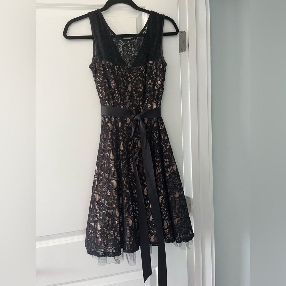 Women’s dress size 4